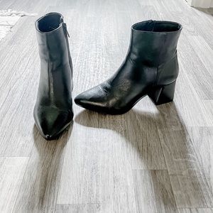 Journee Signature Tabbie Pointed Toe Bootie